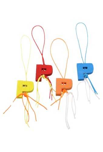 [K1340420] Gelukspoppetjes Letters Piet 2x1.5cm Hout Aan Koordje 100stuks