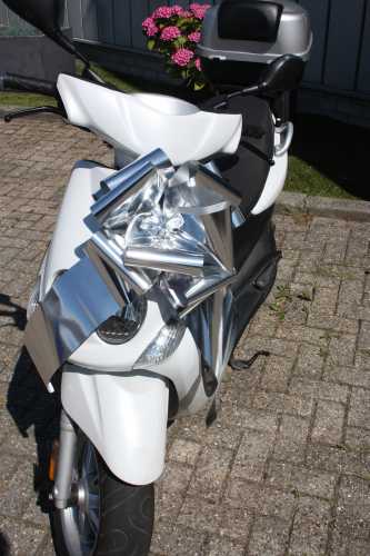 [K1290164S] Grote Strik Scooter Milaan Metallic Zilver d36x36+24cm